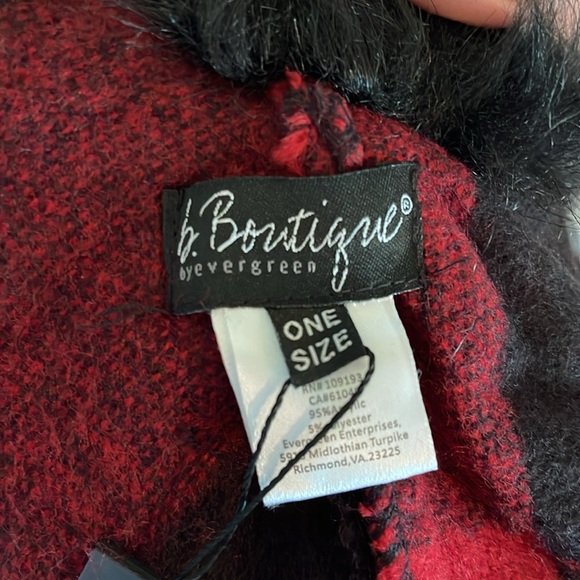 NWT. B. Boutique. One size. Acrylic and polyester - Picture 6 of 7